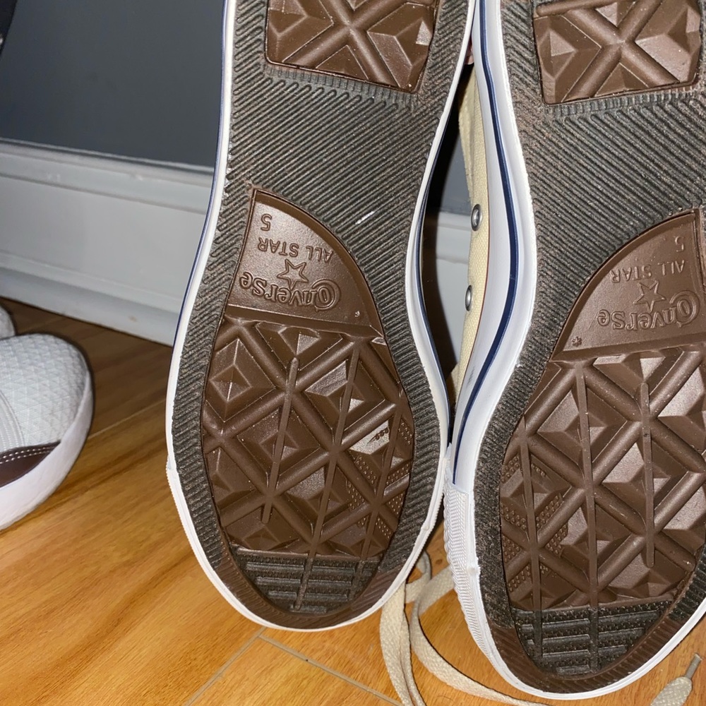 Converse All-Star Size 7 - image 4